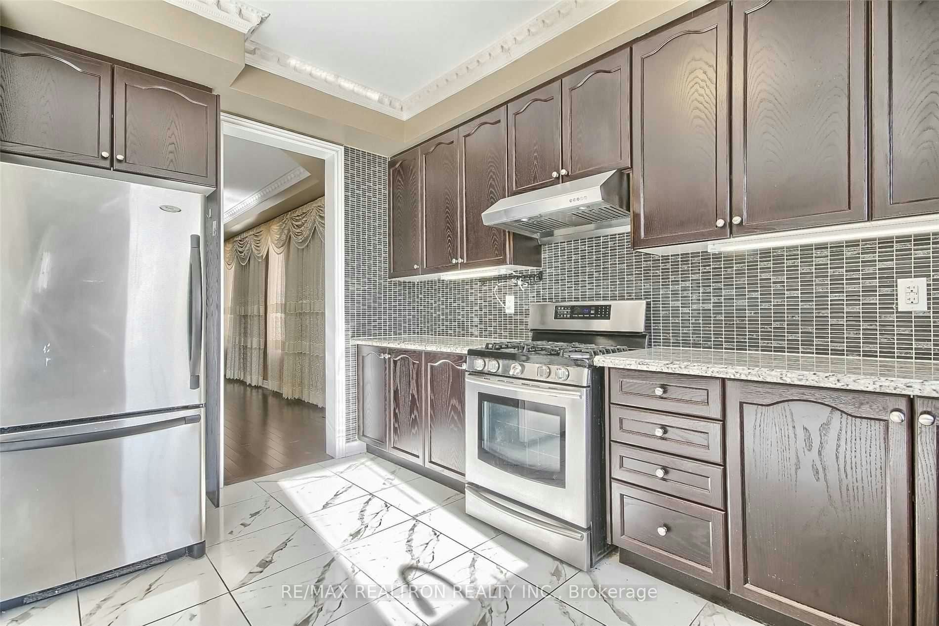 125 Holst Avenue, Markham, ON, L6C 0R6 - 5