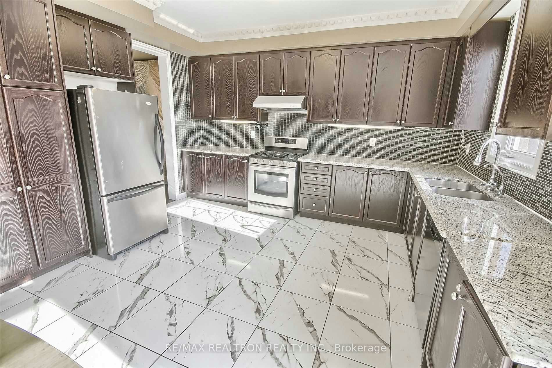 125 Holst Avenue, Markham, ON, L6C 0R6 - 4