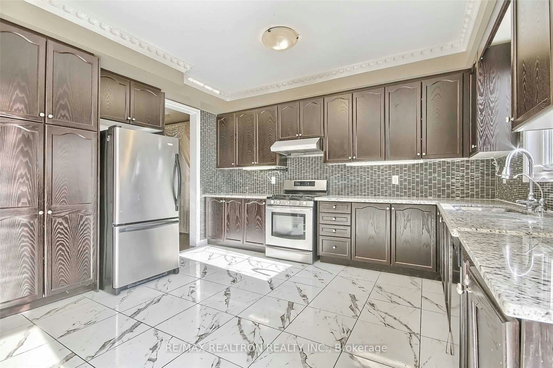 125 Holst Avenue, Markham, ON, L6C 0R6 - 6