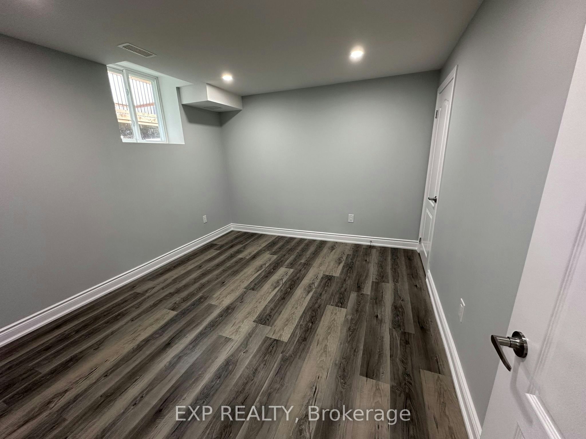 31 Lorne Thomas Place, New Tecumseth, ON, L9R 0T8 - 18