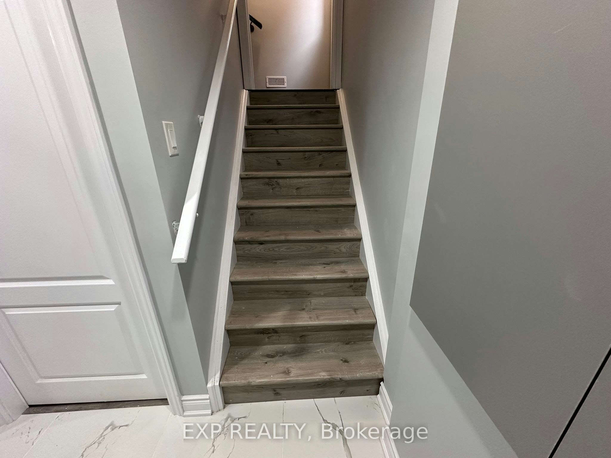 31 Lorne Thomas Place, New Tecumseth, ON, L9R 0T8 - 2