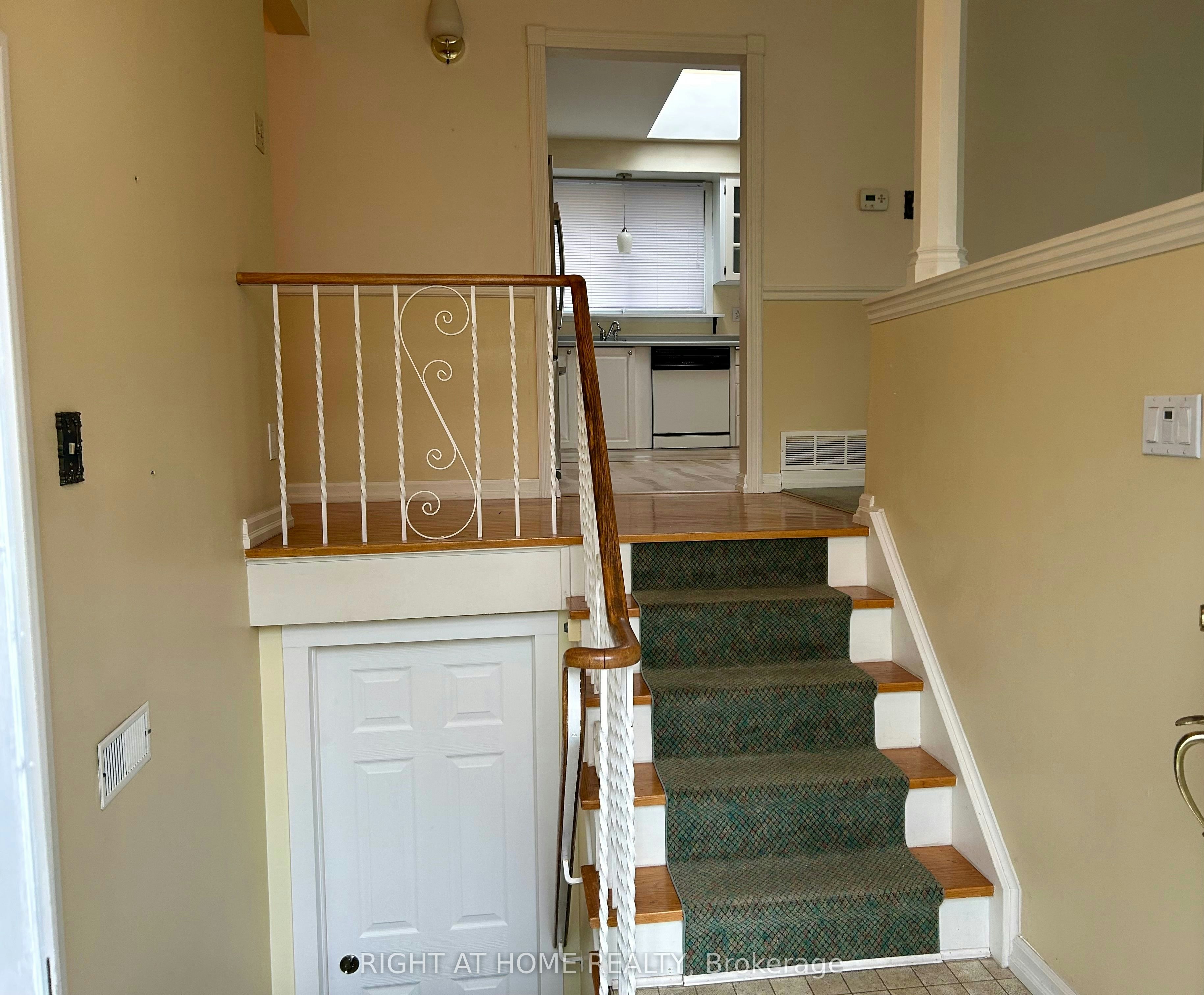 94 Southdale Drive, Markham, ON, L3P 1K2 - 2