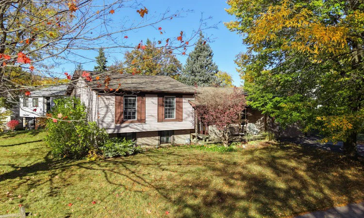 59 Mayvern Crescent