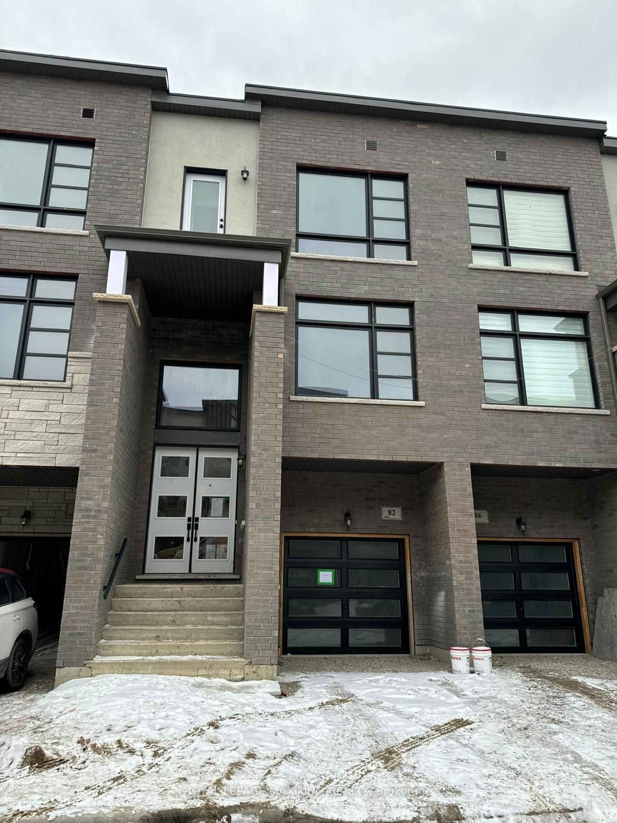 82 Paradox Street, Vaughan, ON, L4L 1A7