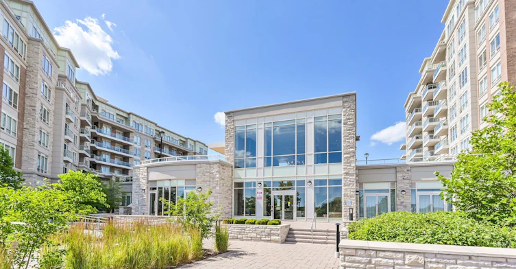 210-9 Stollery Pond Crescent, Markham, ON, L6C 0K1