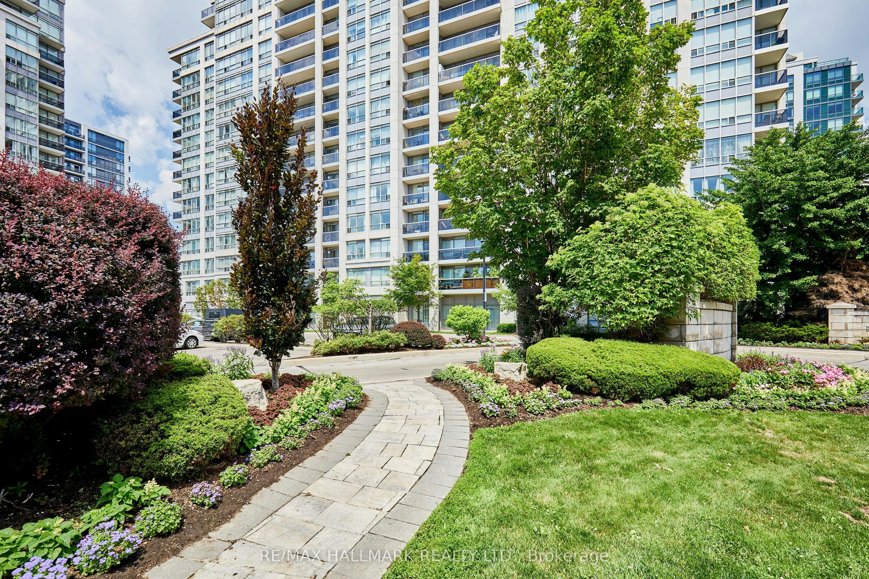 307-60 Disera Drive, Vaughan, ON, L4J 9G1 - 2