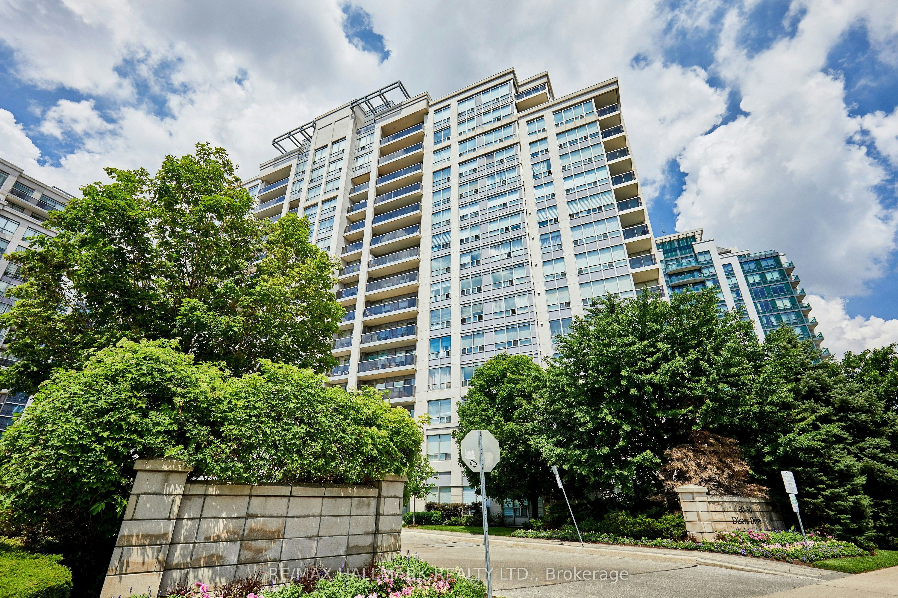 307-60 Disera Drive, Vaughan, ON, L4J 9G1