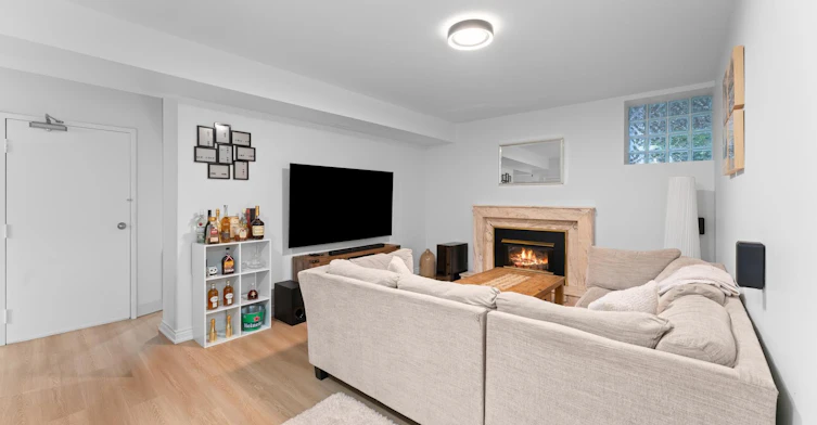 20 Garden Avenue, Richmond Hill, ON, L4C 6L9 - 3