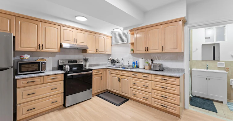 20 Garden Avenue, Richmond Hill, ON, L4C 6L9 - 4