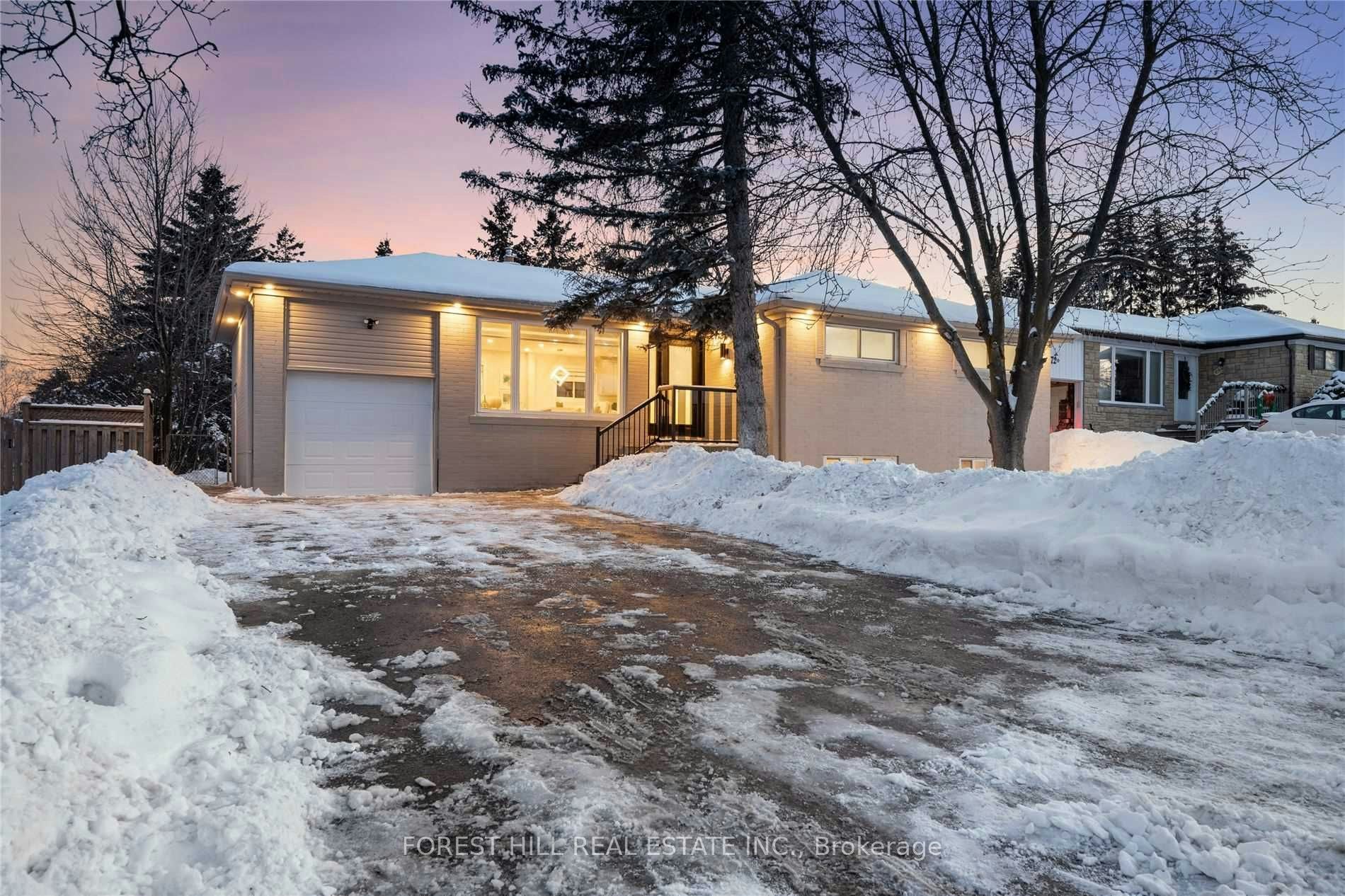 Main-76 Gladman Avenue, Newmarket, ON, L3Y 1W6
