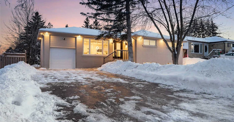 Main-76 Gladman Avenue, Newmarket, ON, L3Y 1W6