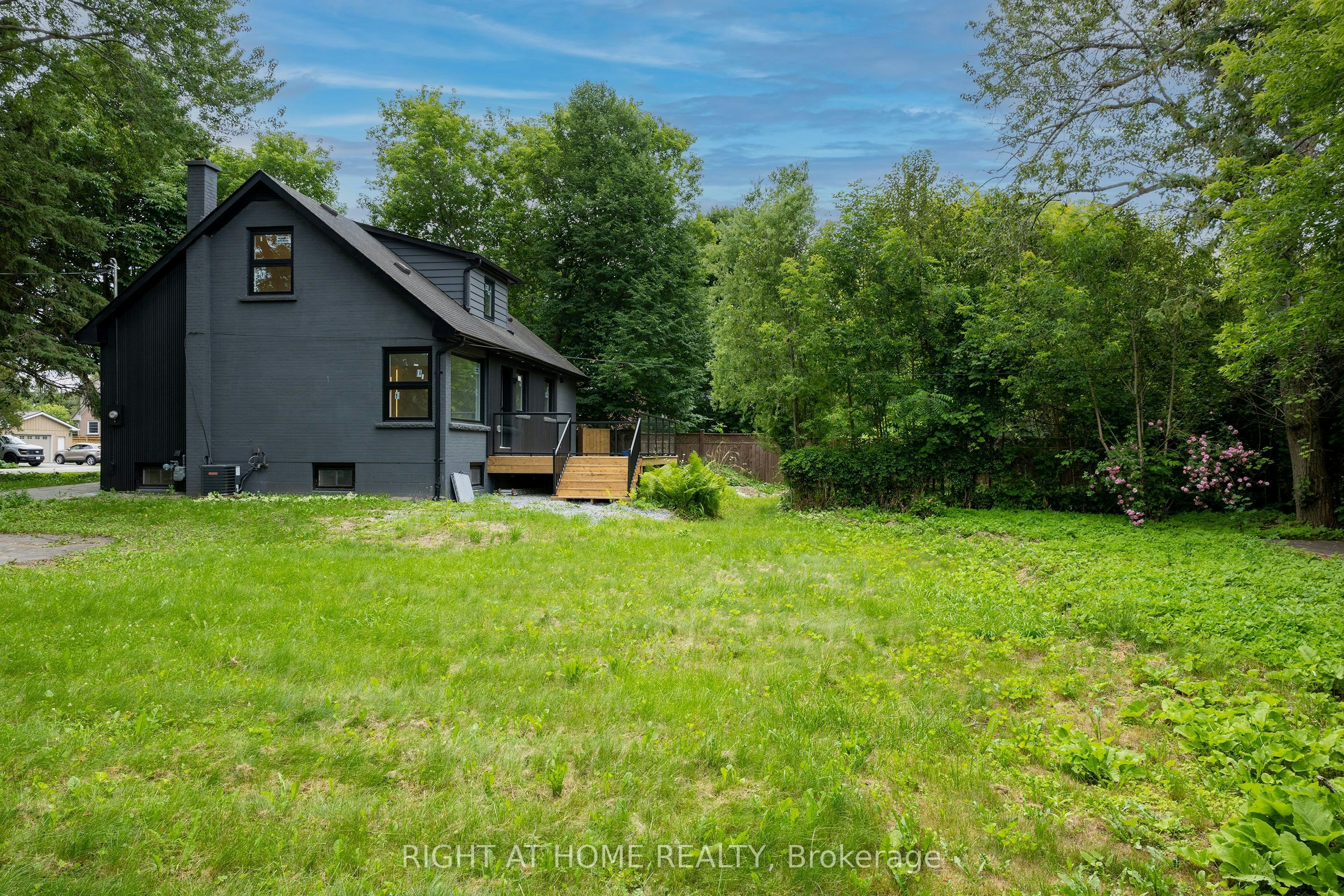 30 Morton Avenue, East Gwillimbury, ON, L0G 1V0 - 31