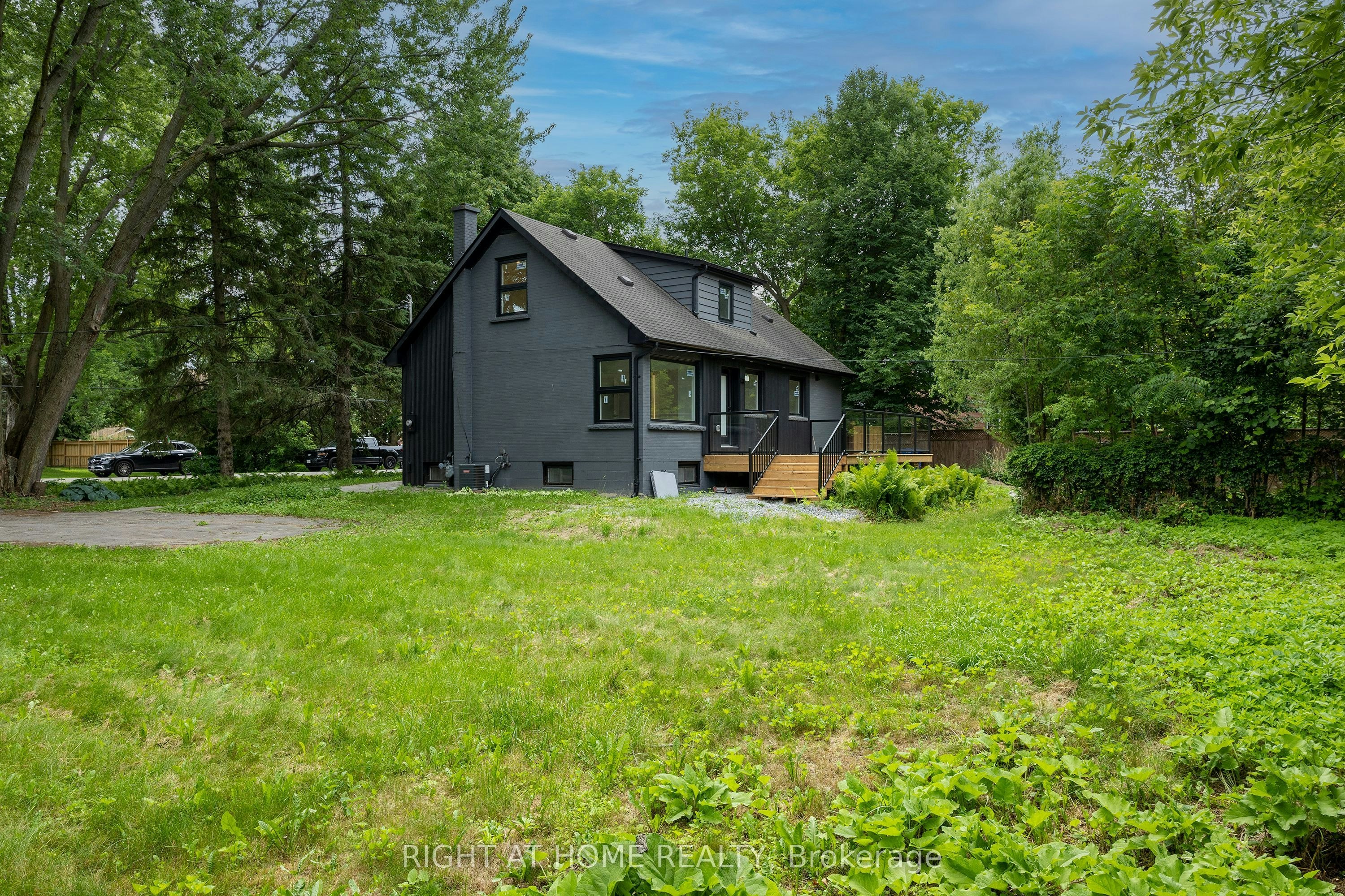30 Morton Avenue, East Gwillimbury, ON, L0G 1V0 - 30