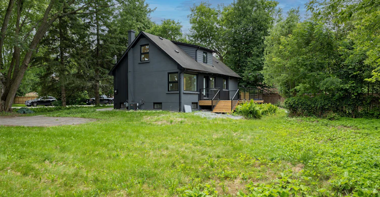 30 Morton Avenue, East Gwillimbury, ON, L0G 1V0 - 30