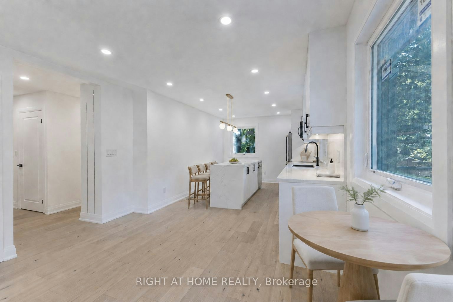 30 Morton Avenue, East Gwillimbury, ON, L0G 1V0 - 8