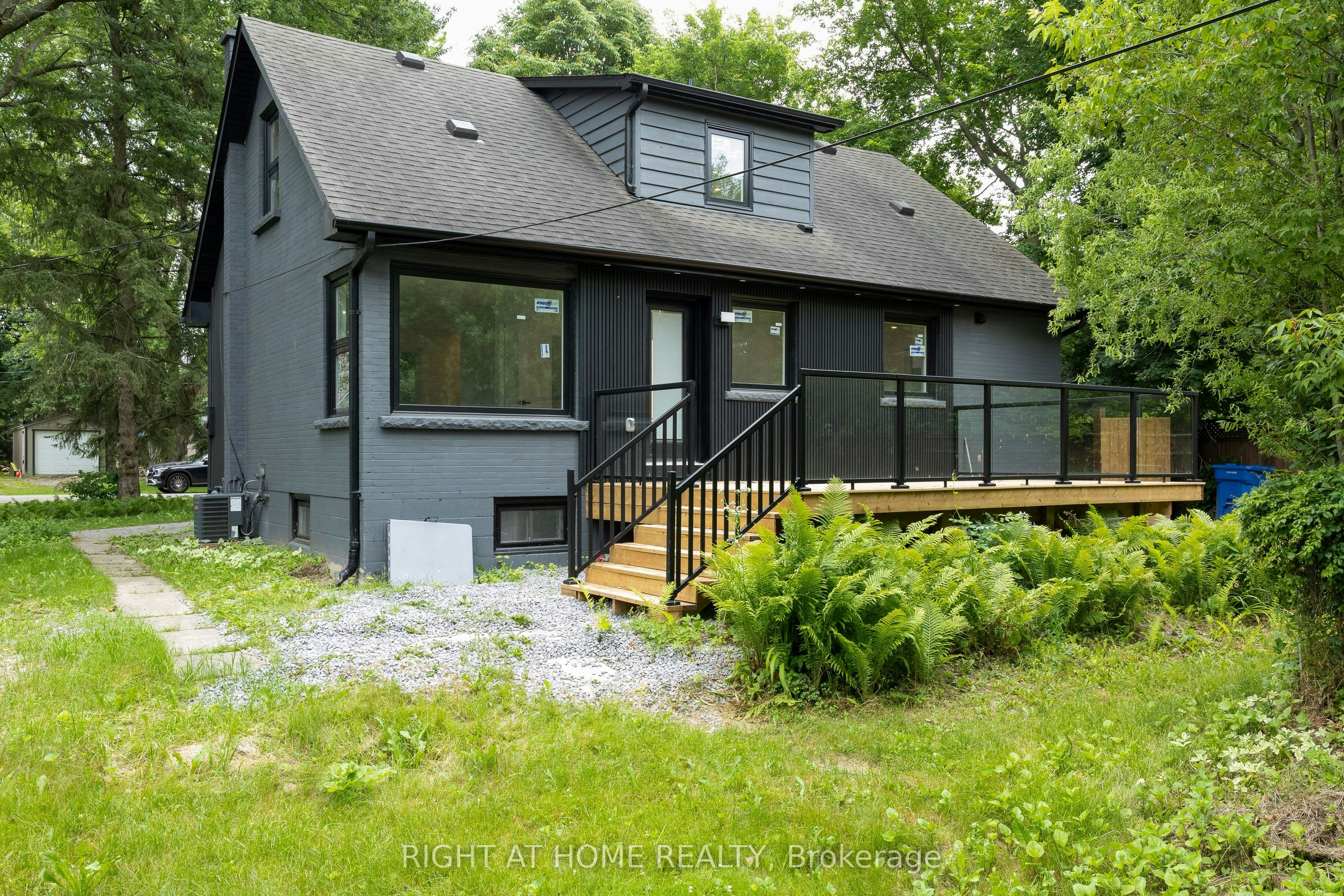 30 Morton Avenue, East Gwillimbury, ON, L0G 1V0 - 32