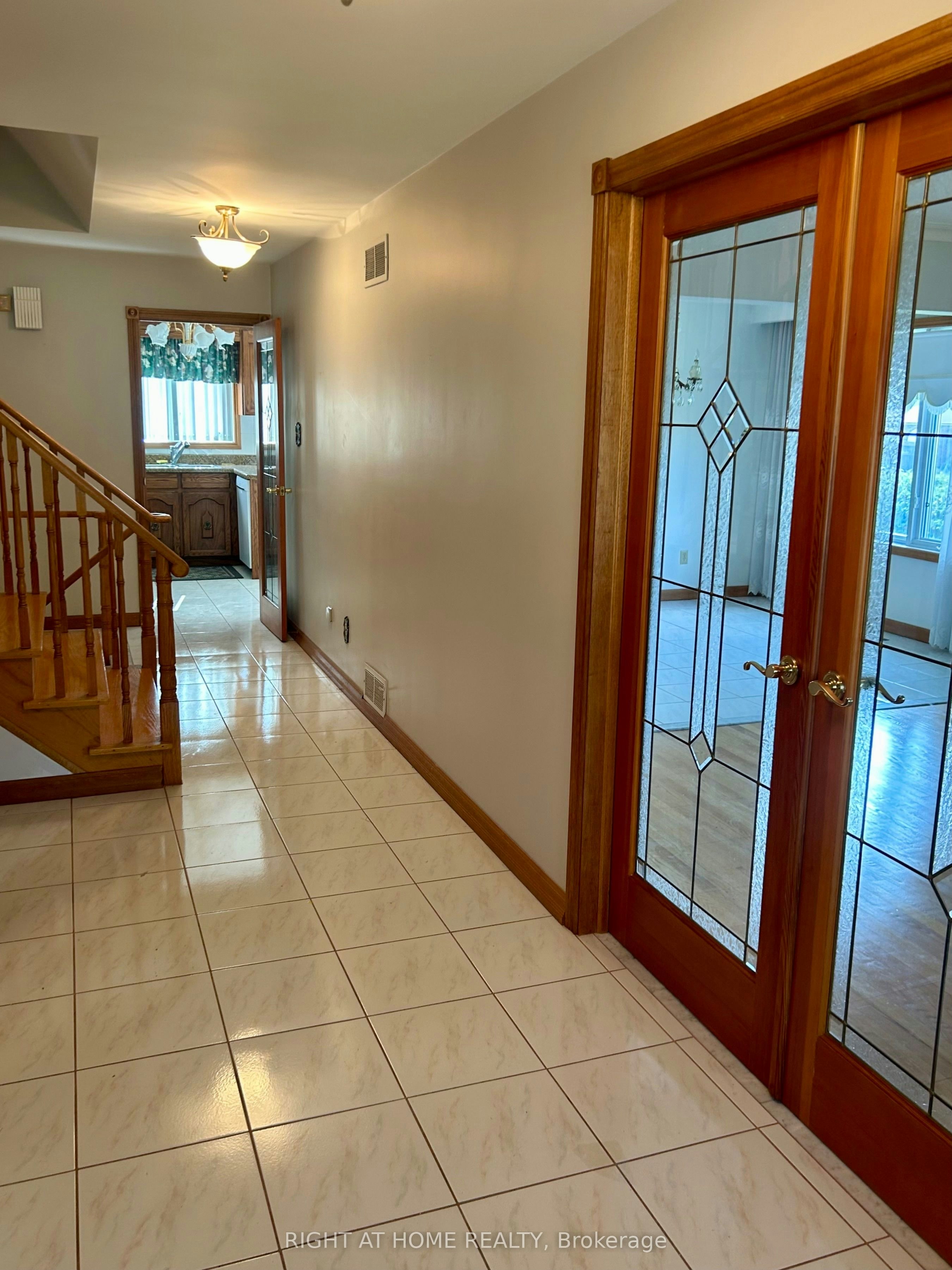 149 Jeanne Drive W, Vaughan, ON, L4L 1X8 - 2