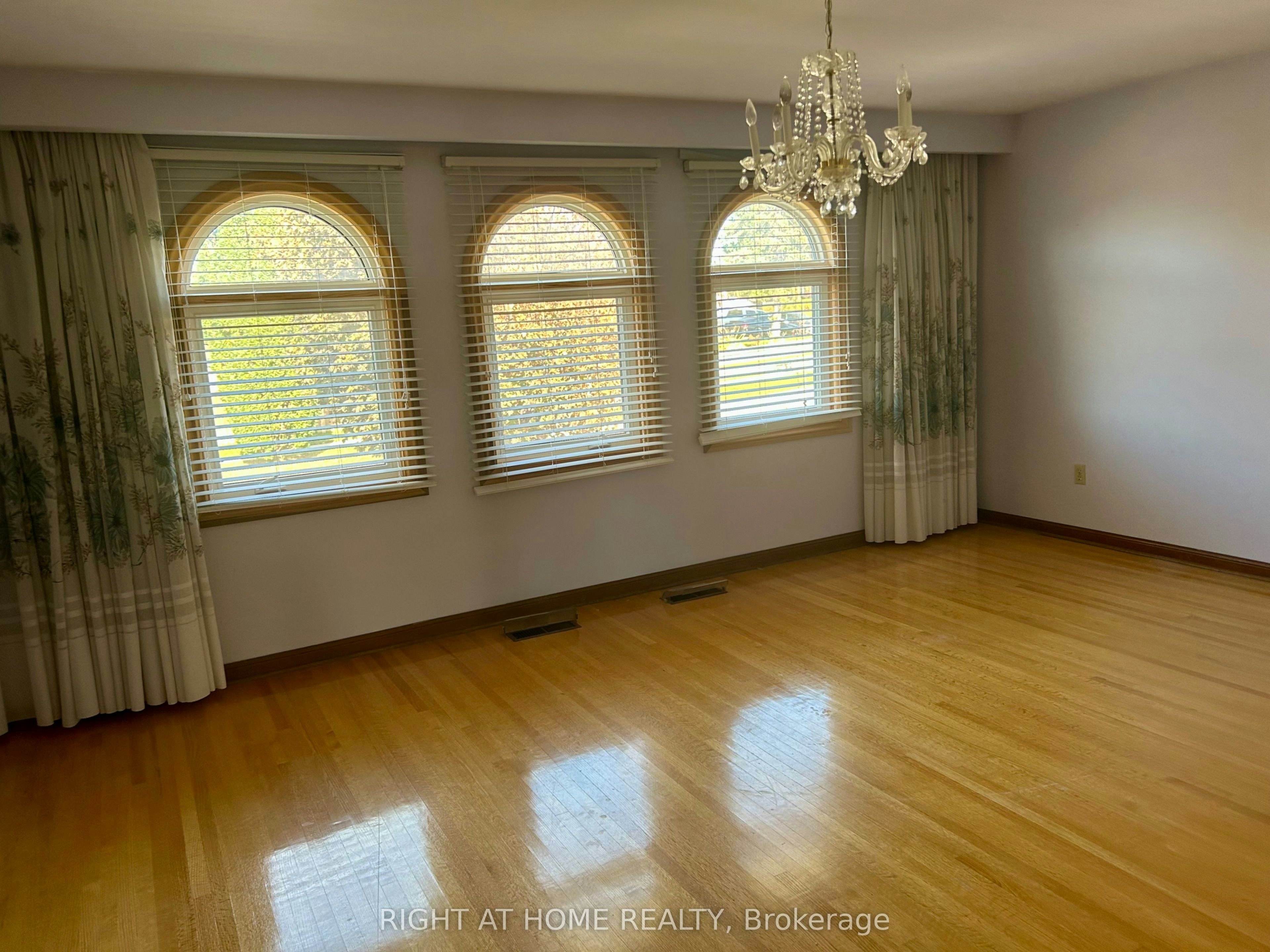 149 Jeanne Drive W, Vaughan, ON, L4L 1X8 - 13
