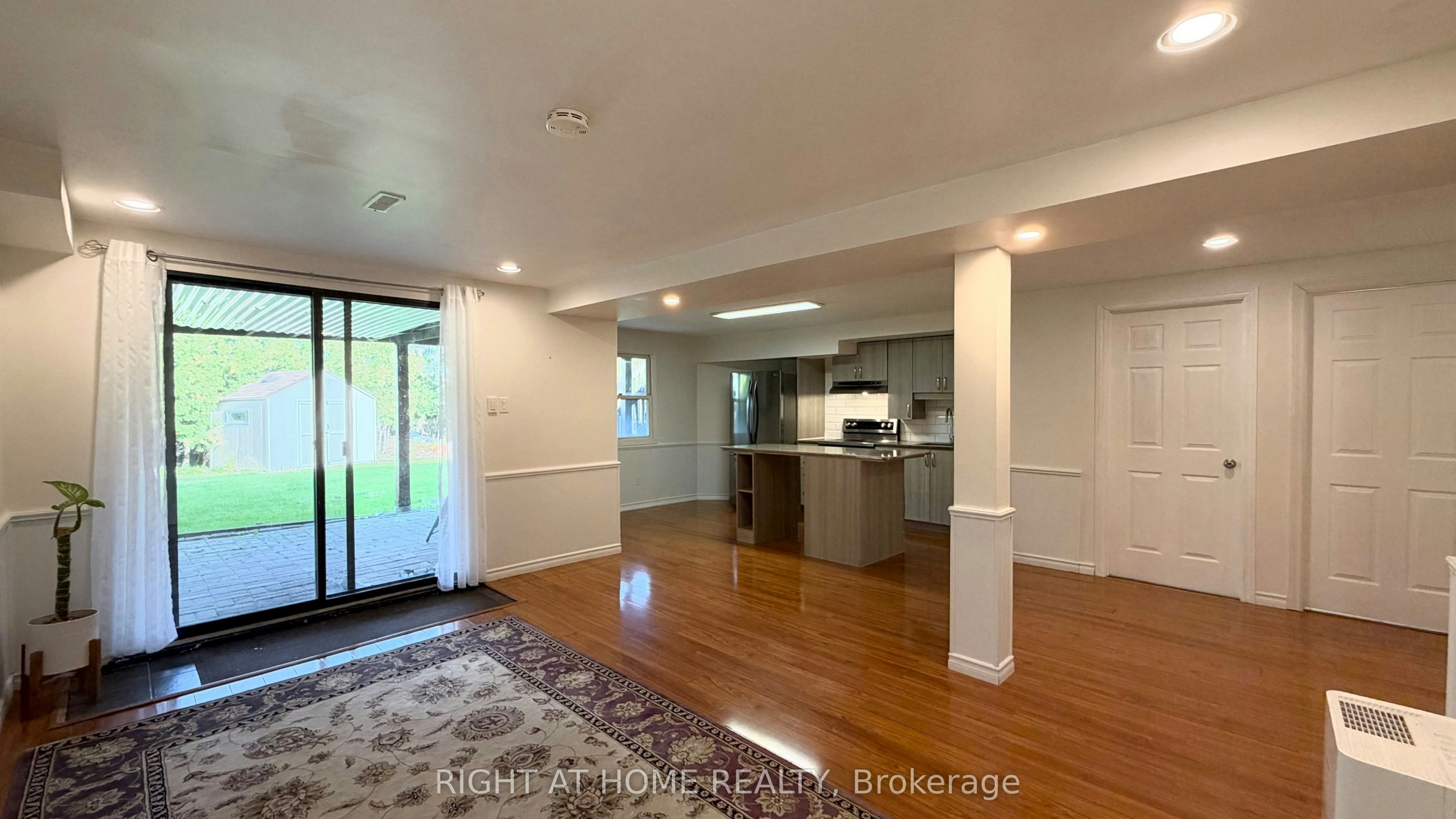 Basement-423 Crossland Gate, Newmarket, ON, L3X 1B9