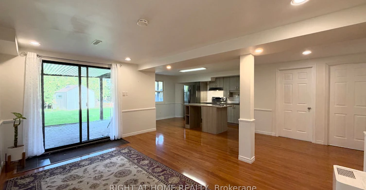 Basement-423 Crossland Gate, Newmarket, ON, L3X 1B9