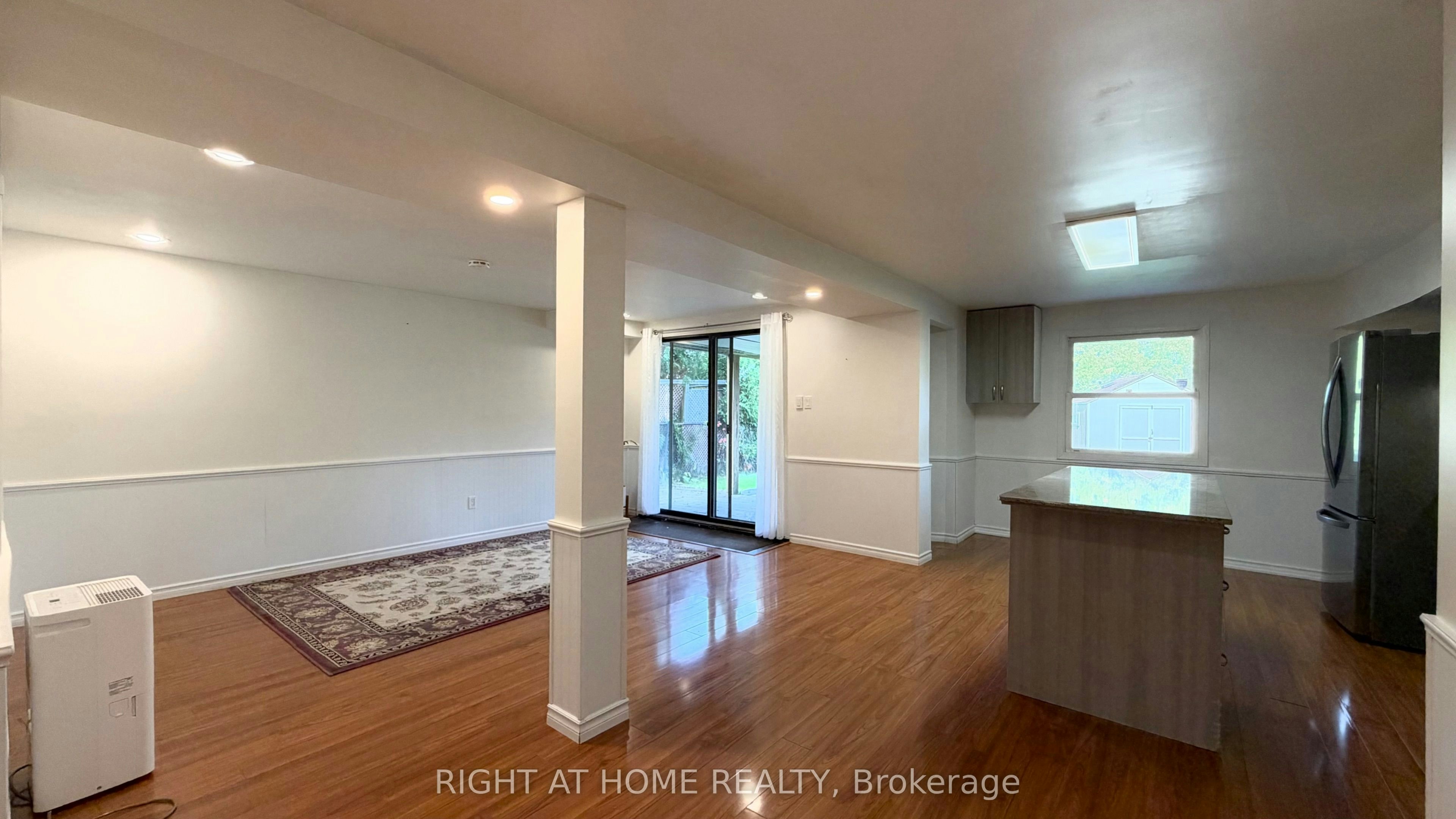 Basement-423 Crossland Gate, Newmarket, ON, L3X 1B9 - 2