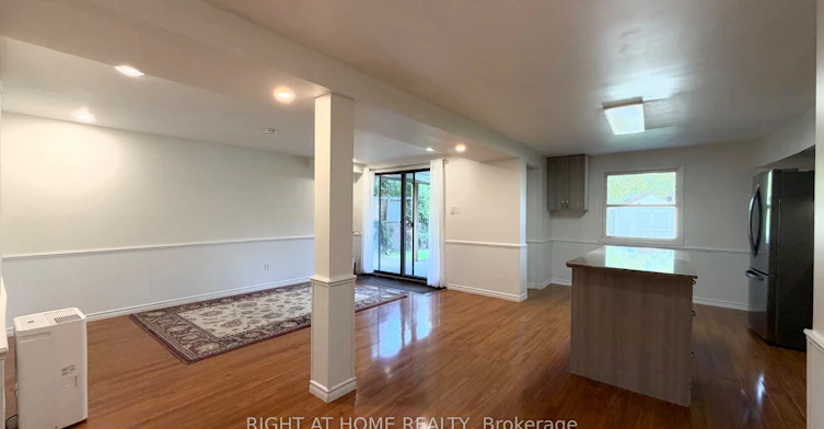 Basement-423 Crossland Gate, Newmarket, ON, L3X 1B9 - 2