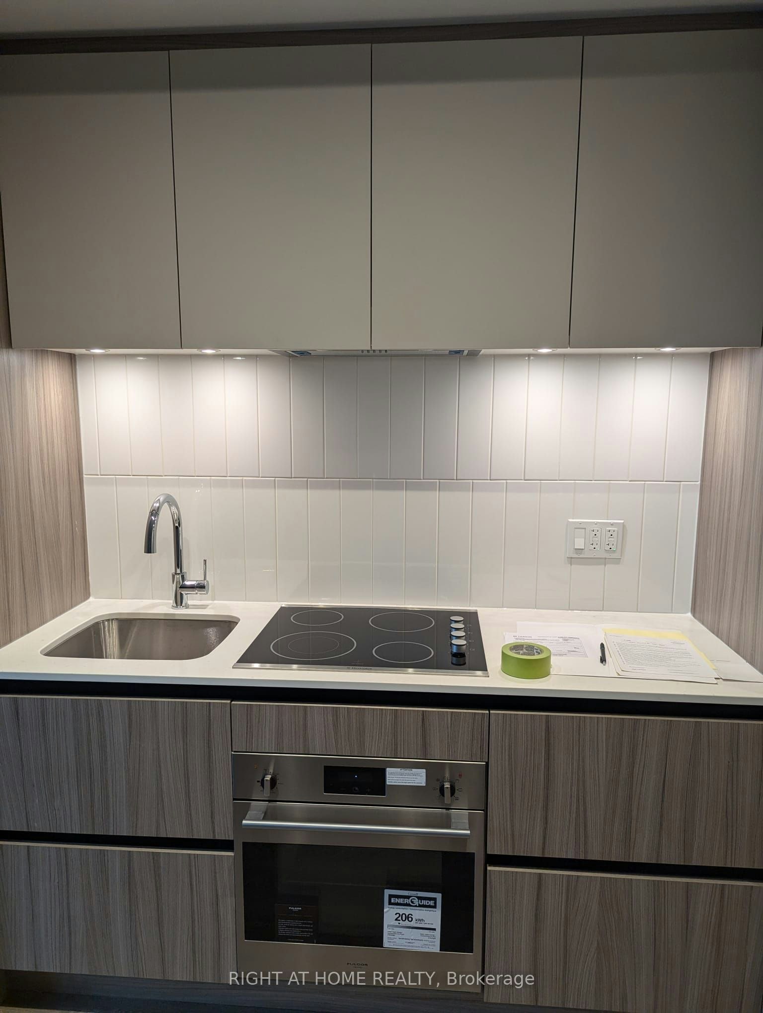C305-8 Beverley Glen Blvd Boulevard, Vaughan, ON, L4J 8N8 - 6