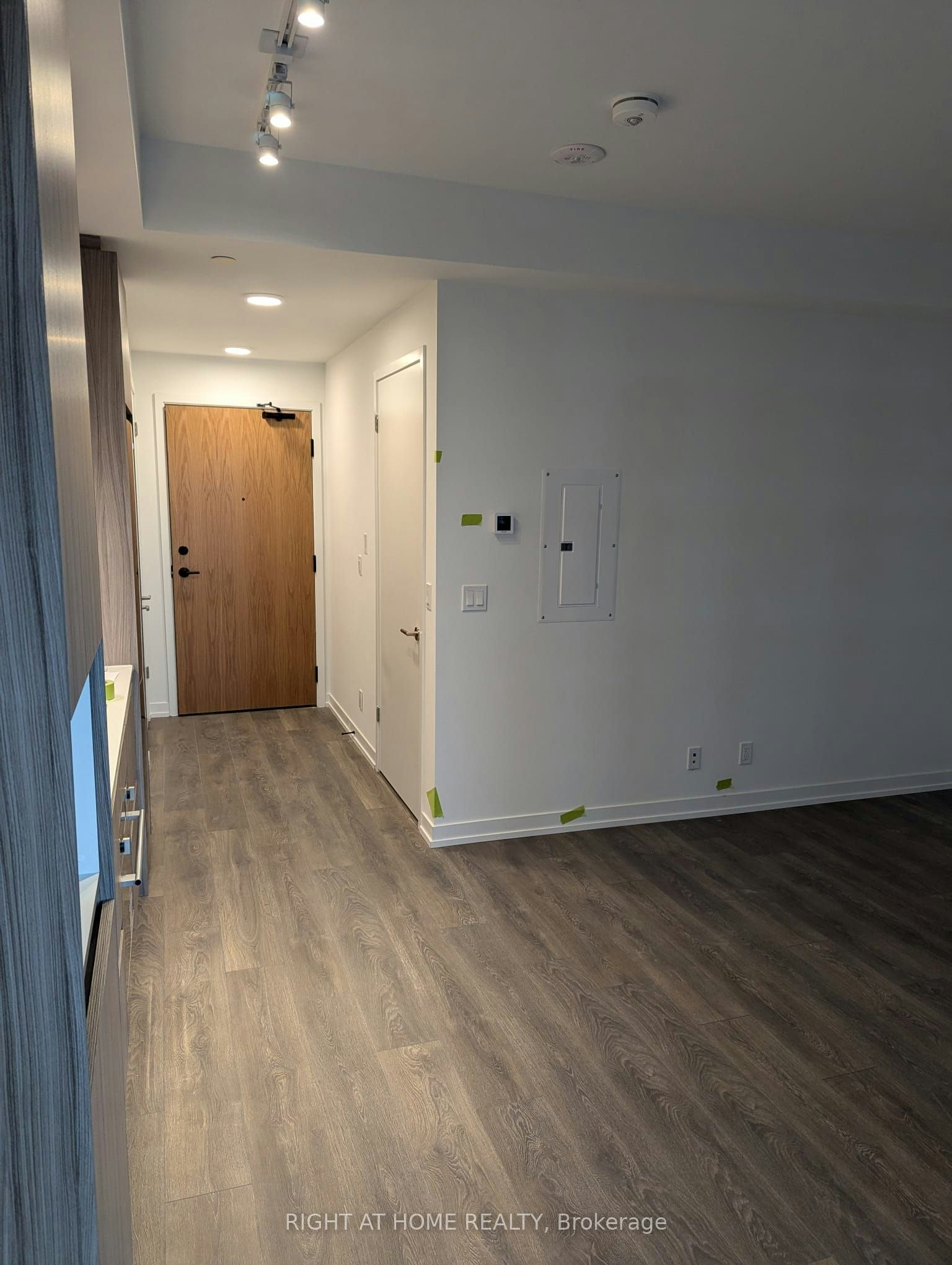 C305-8 Beverley Glen Blvd Boulevard, Vaughan, ON, L4J 8N8 - 3