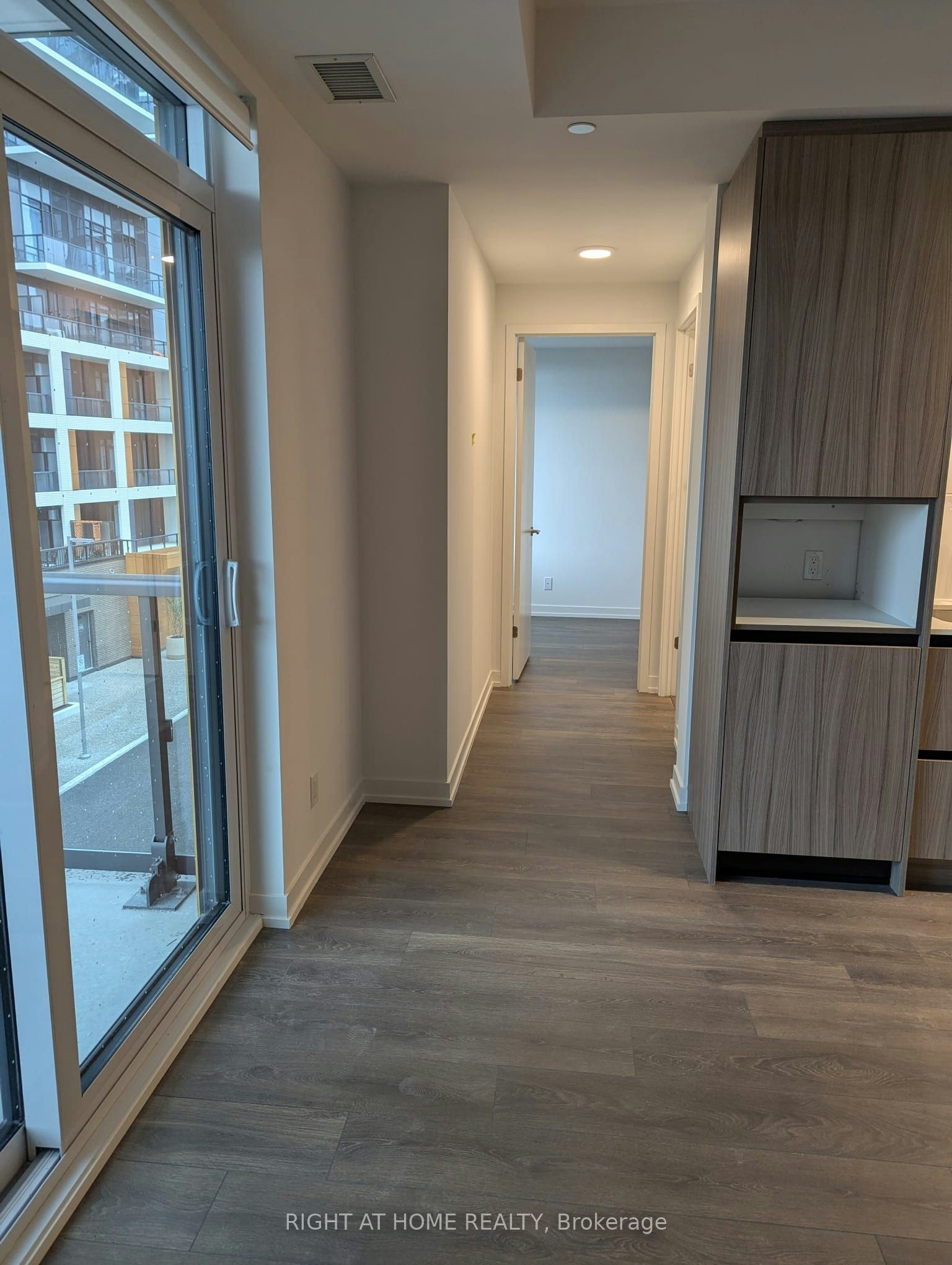 C305-8 Beverley Glen Blvd Boulevard, Vaughan, ON, L4J 8N8 - 10