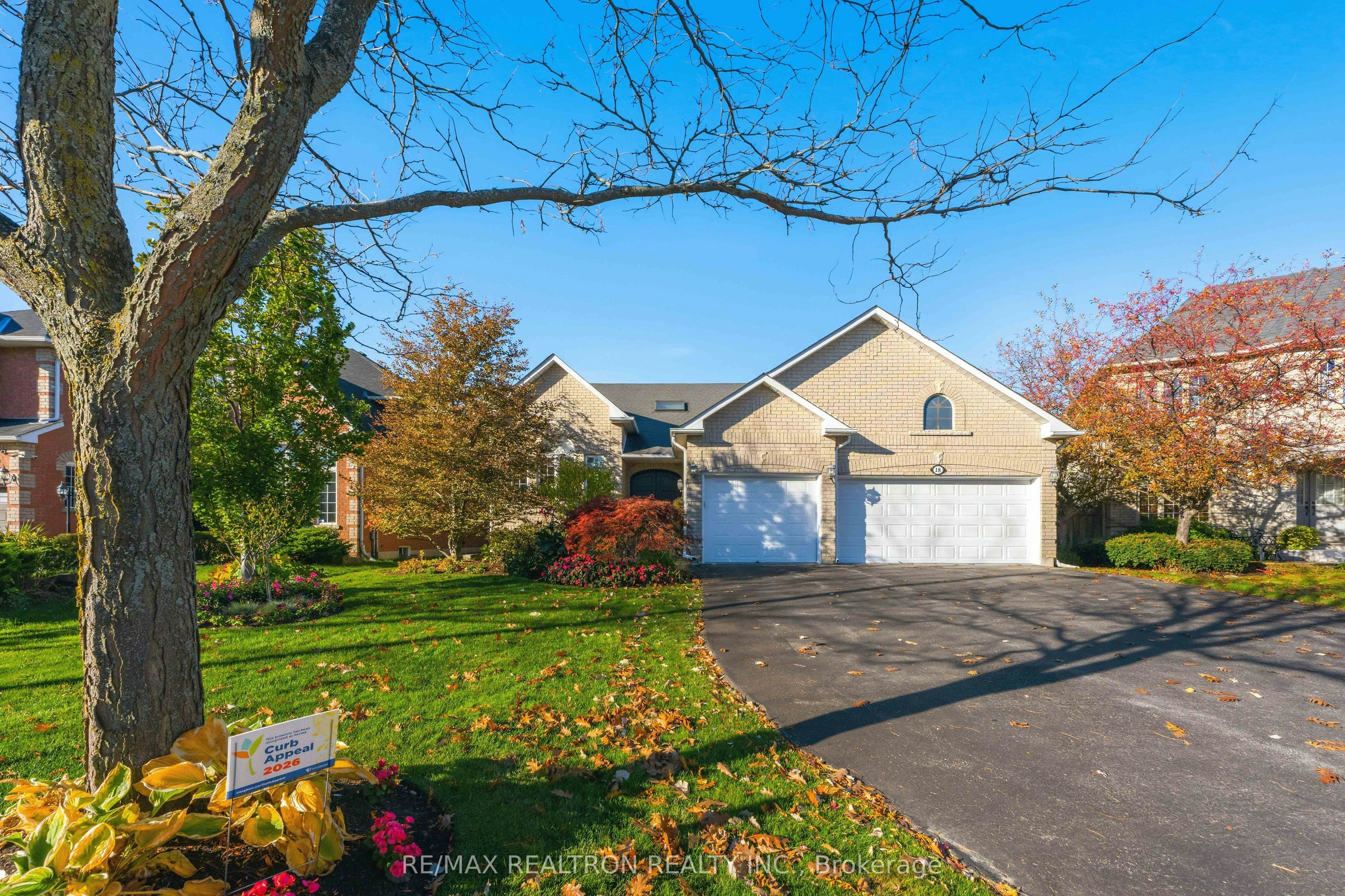 18 Glenforest Drive, Vaughan, ON, L4J 8K5