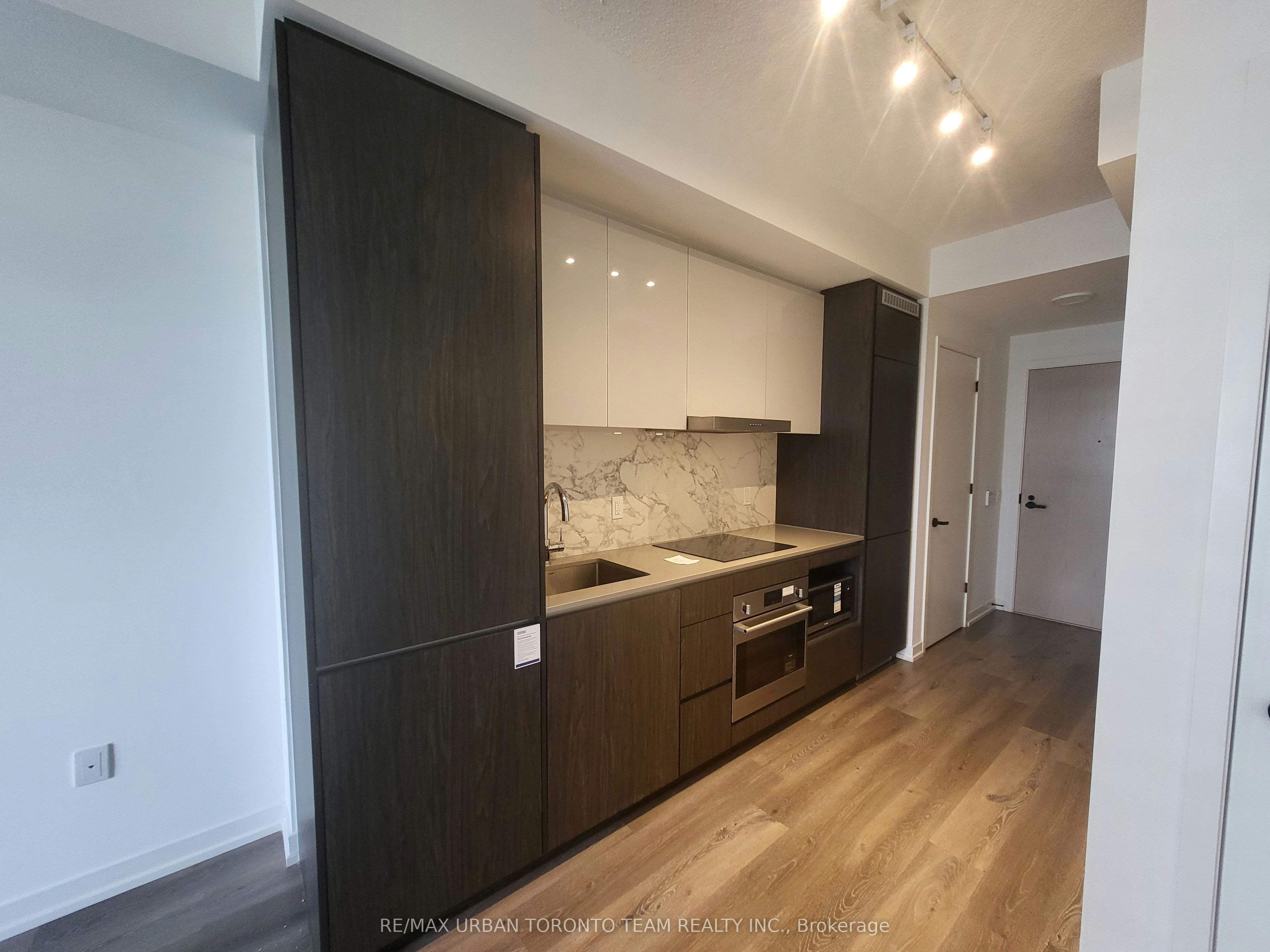 2215-28 Interchange Way, Vaughan, ON, L4K 0P8 - 2