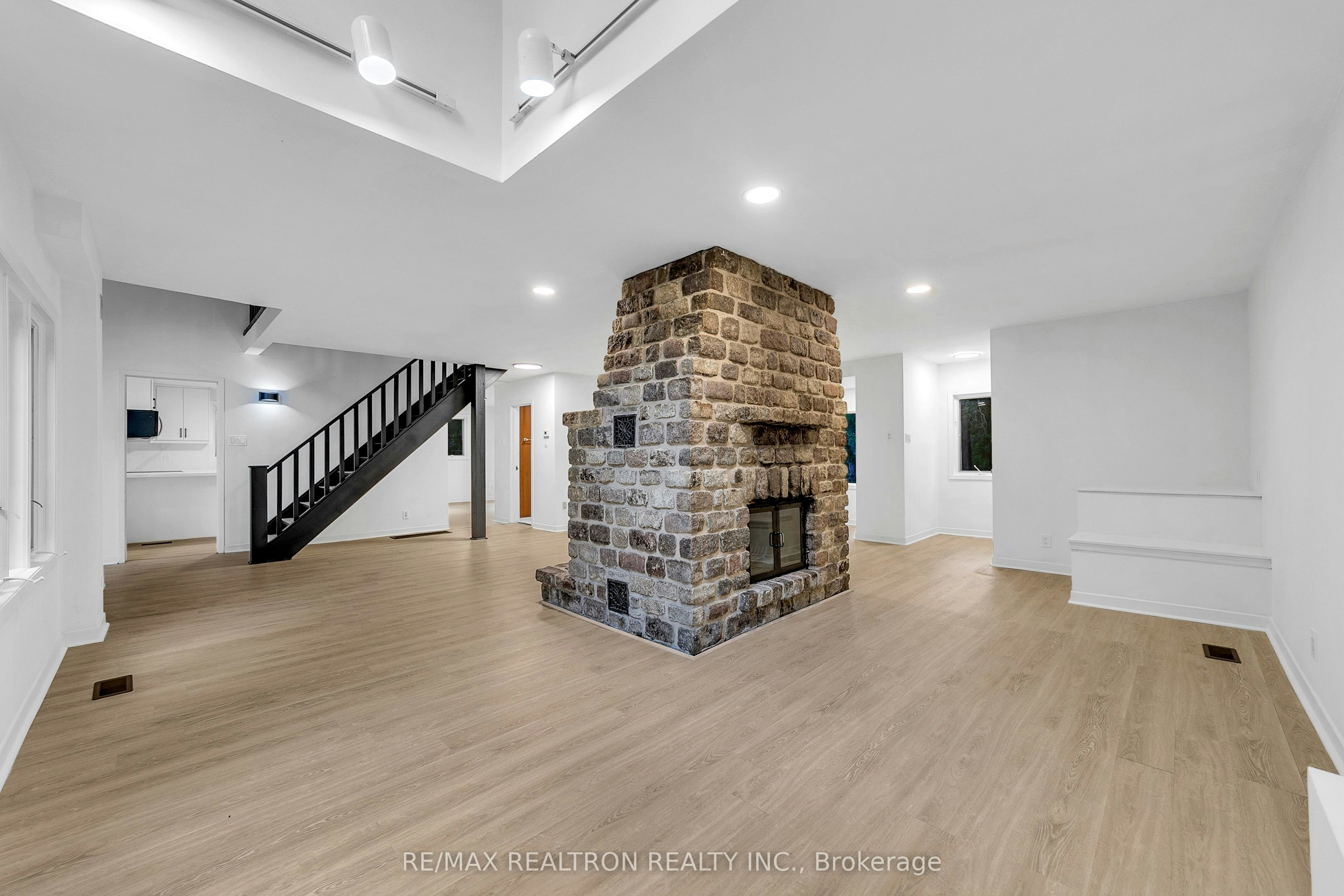 90 Proctor Avenue, Markham, ON, L3T 1M7 - 8