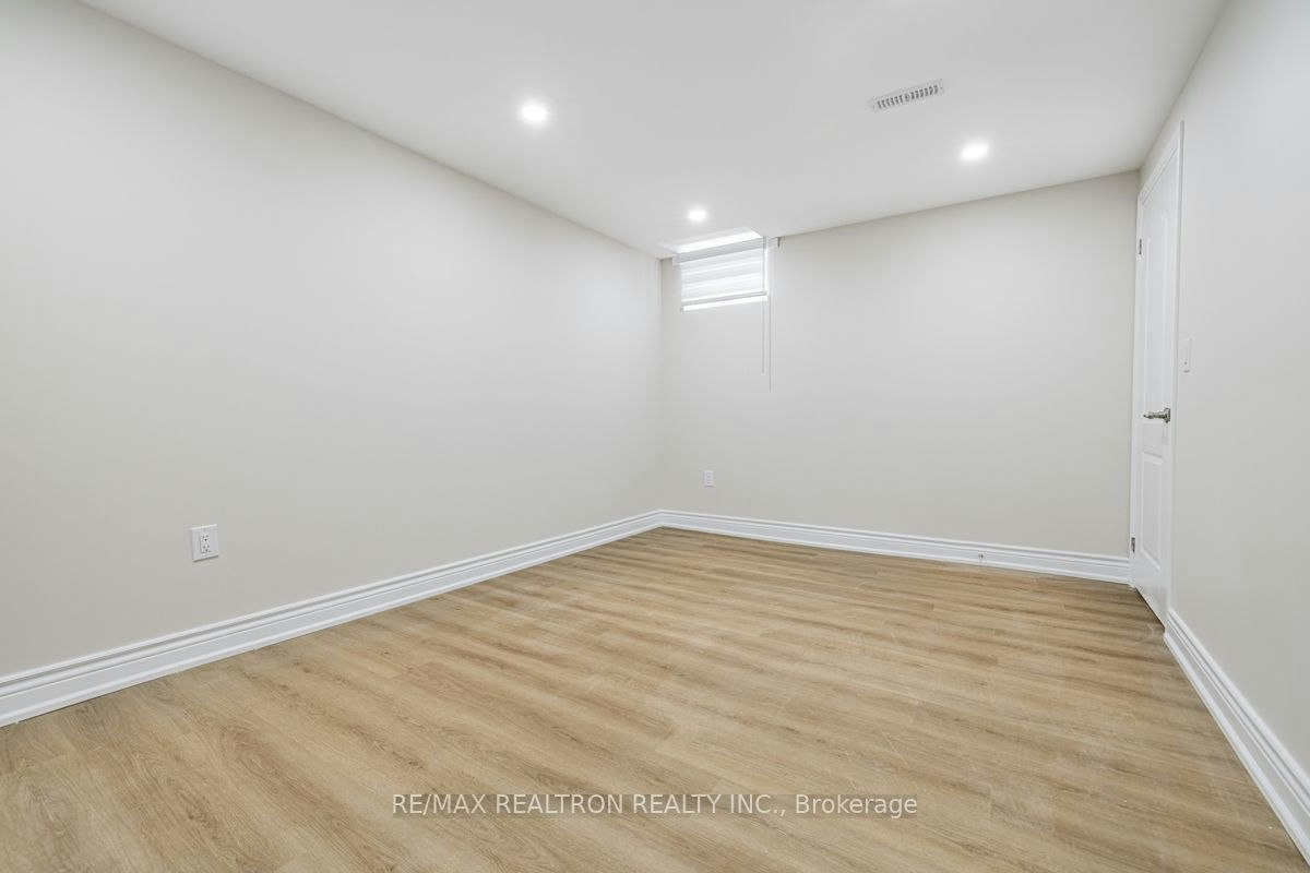 103 Beverley Glen Boulevard, Vaughan, ON, L4J 7V2 - 9