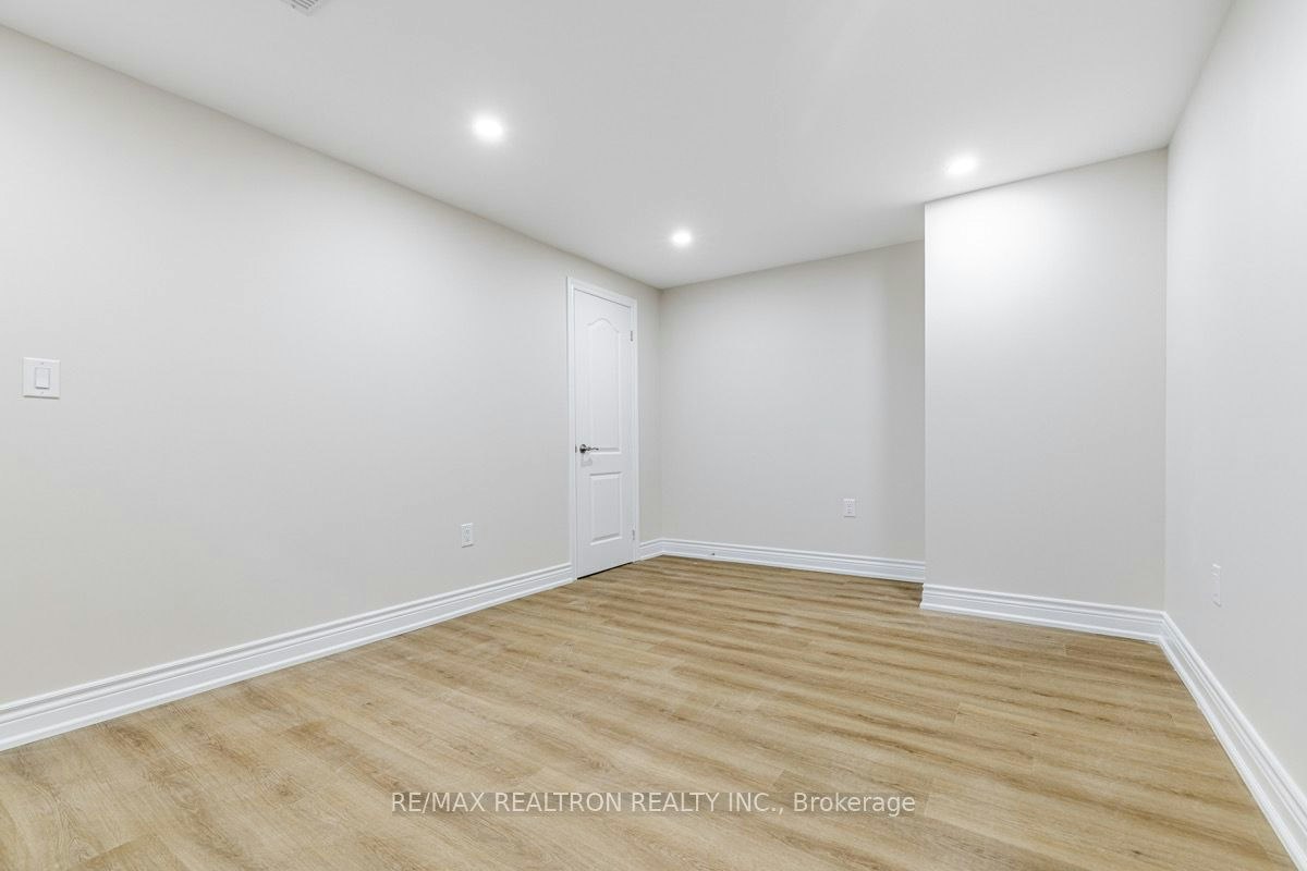 103 Beverley Glen Boulevard, Vaughan, ON, L4J 7V2 - 8