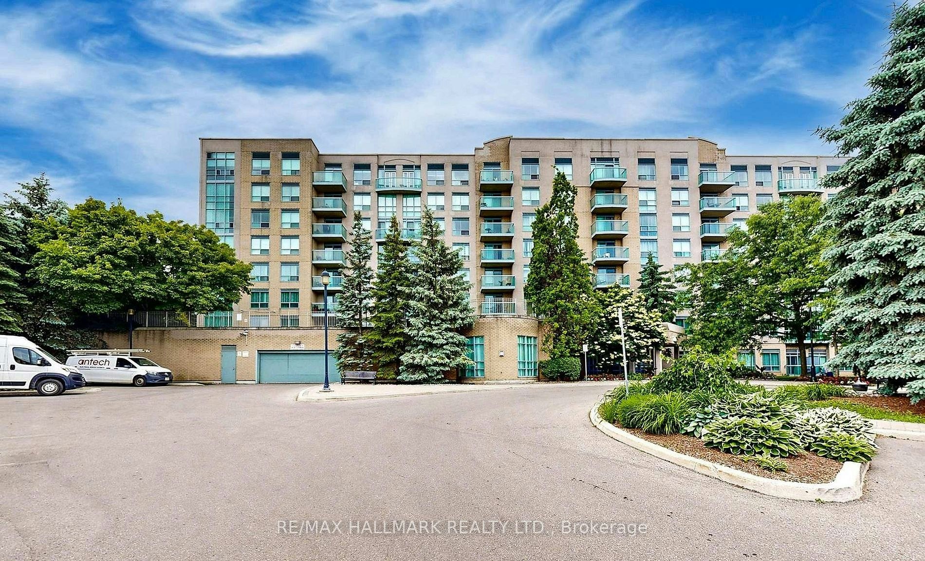 215-3 Ellesmere Street, Richmond Hill, ON, L4B 4N2