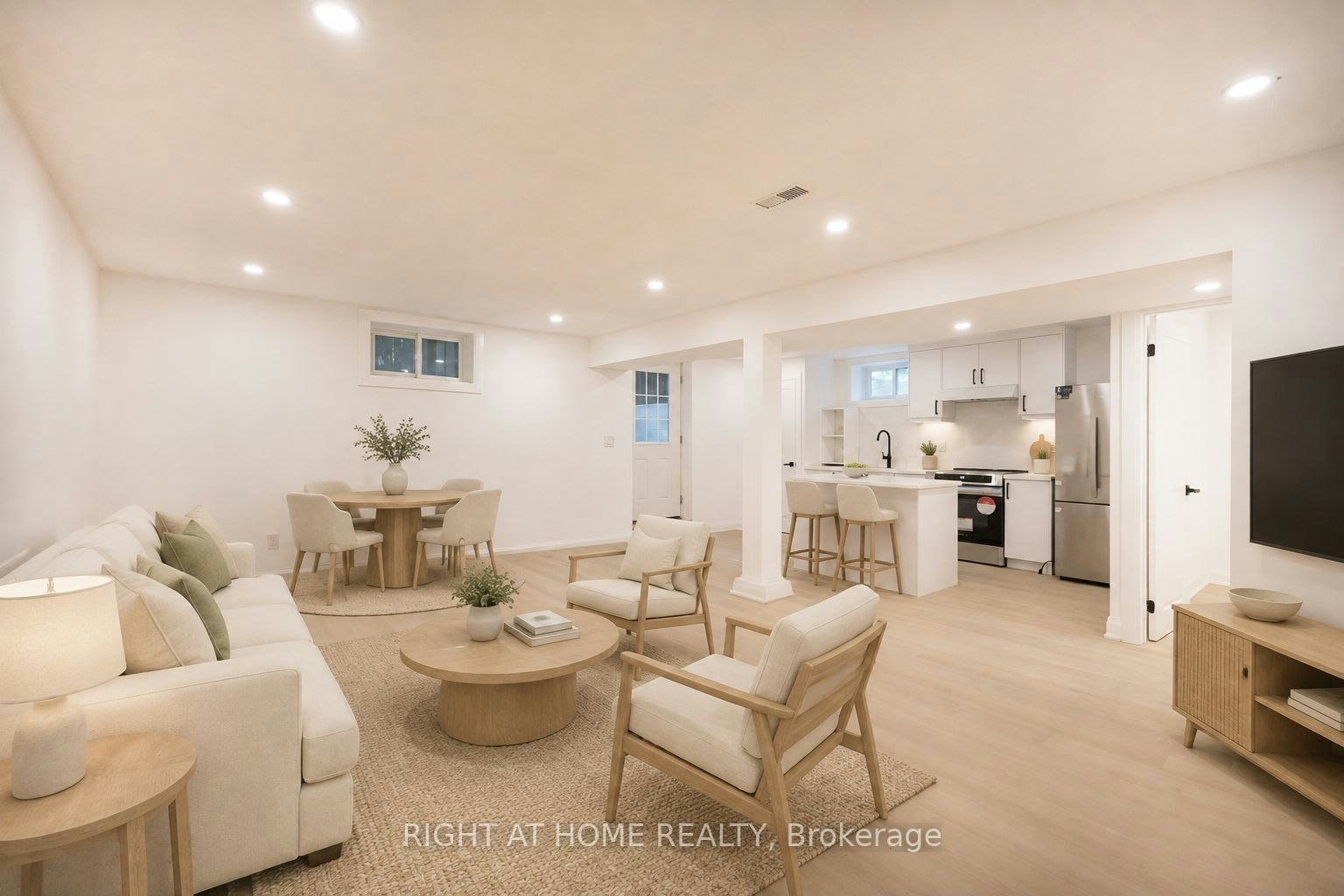 30 Morton Avenue, East Gwillimbury, ON, L0G 1V0