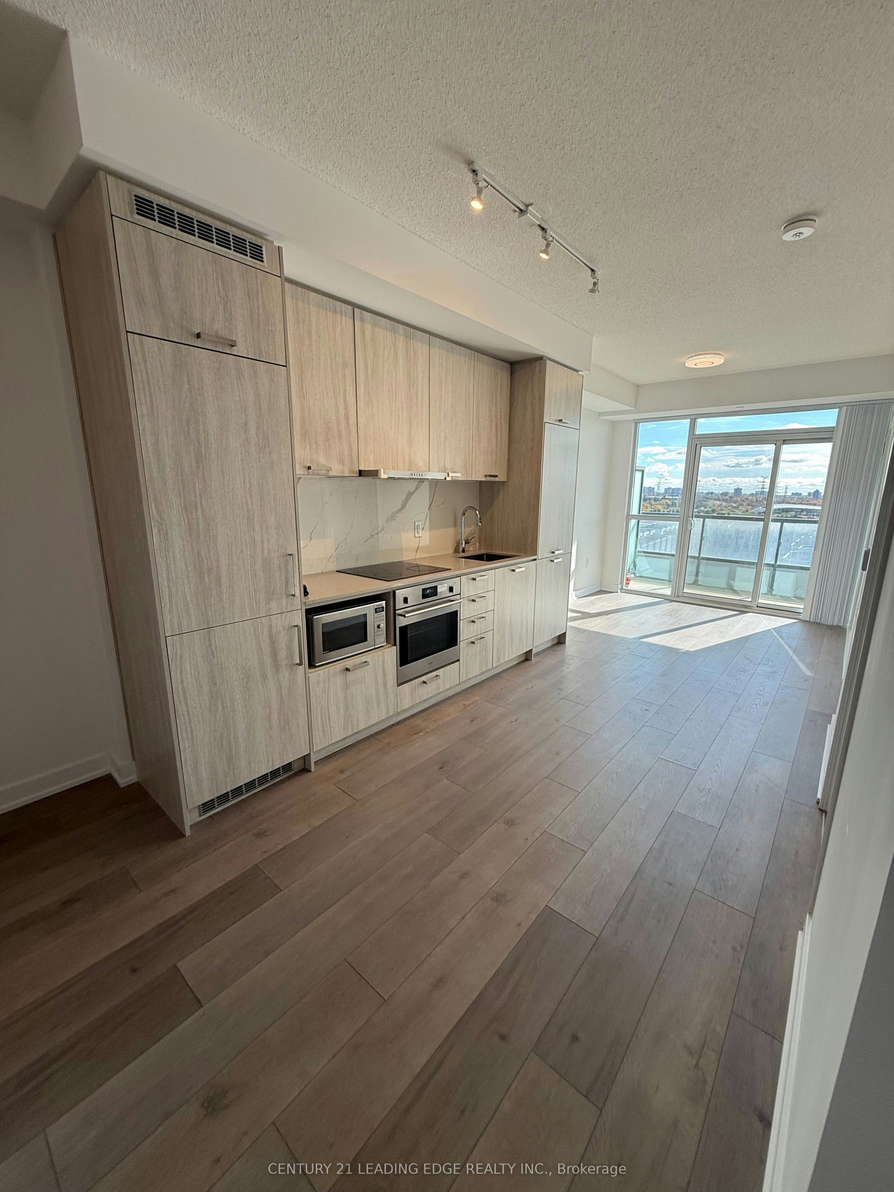 811-38 Honeycrisp Crescent, Vaughan, ON, L4K 0M8 - 2