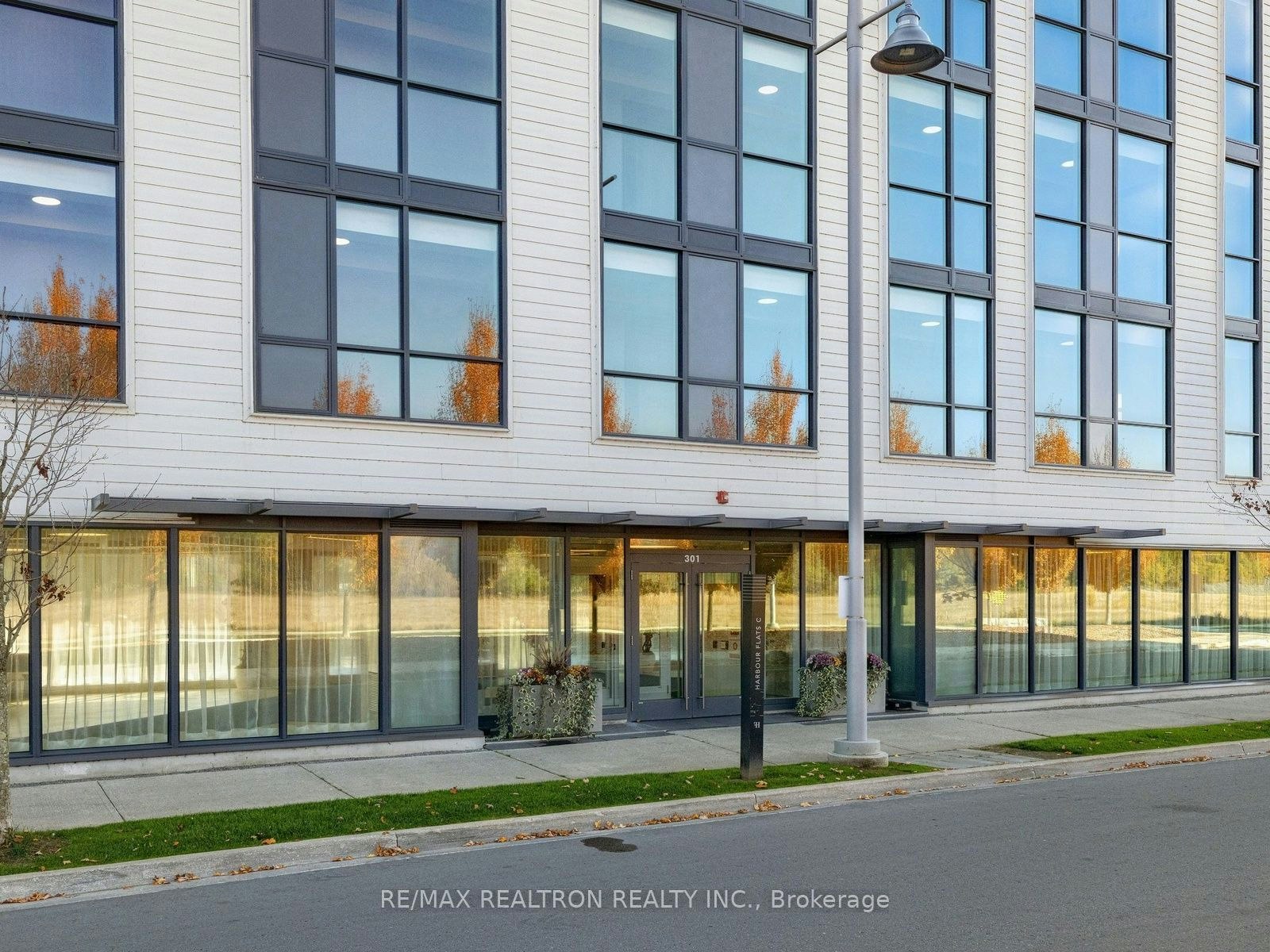 C301-301 Sea Ray Avenue, Innisfil, ON, L9S 2P7 - 2
