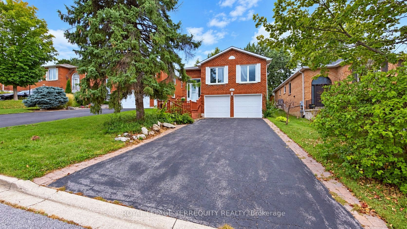 221 Forsyth Road, Newmarket, ON, L3Y 7Z1