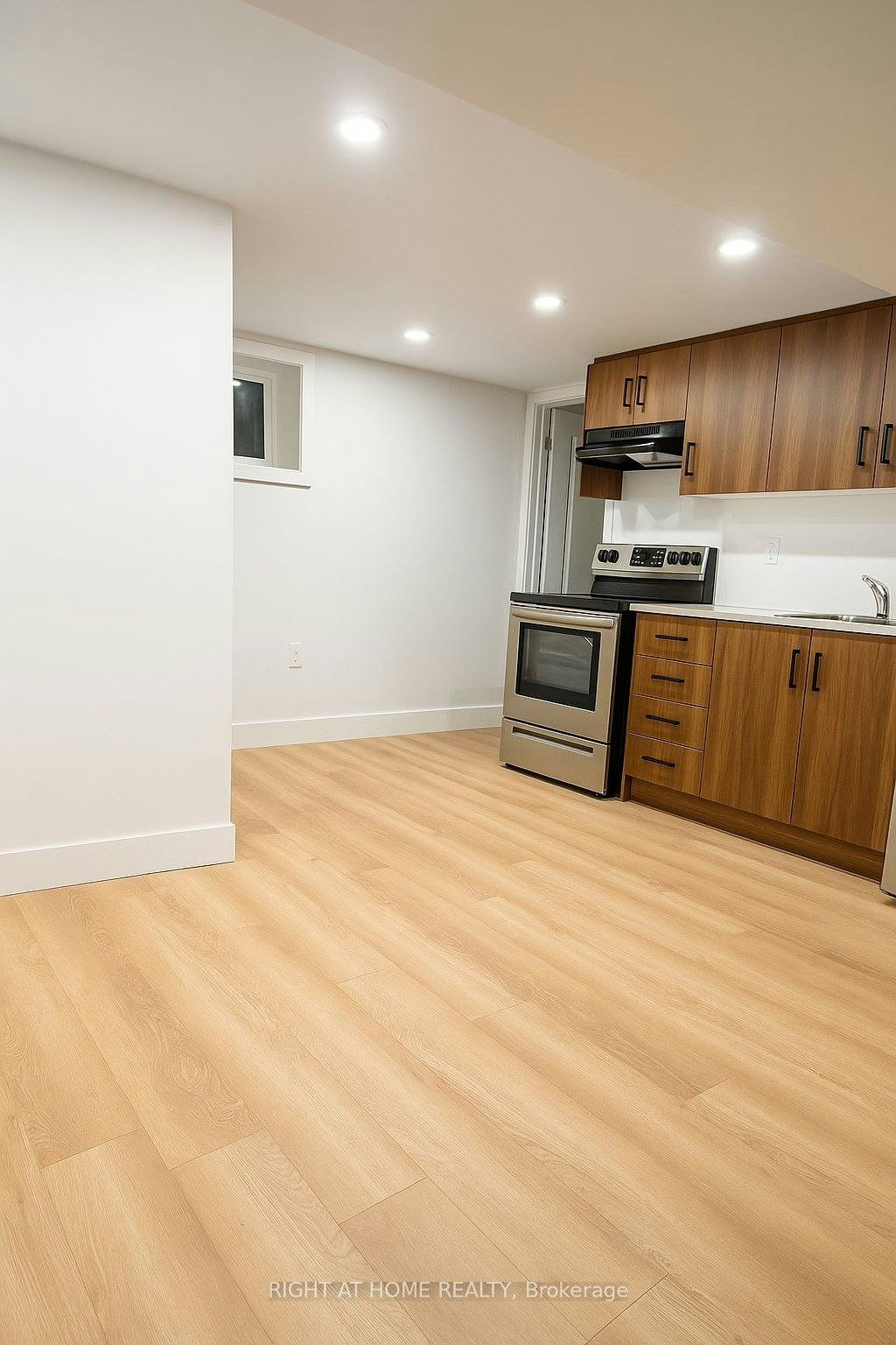 Bsmt 1-24 Sunbay Court, Richmond Hill, ON, L4E 3E3