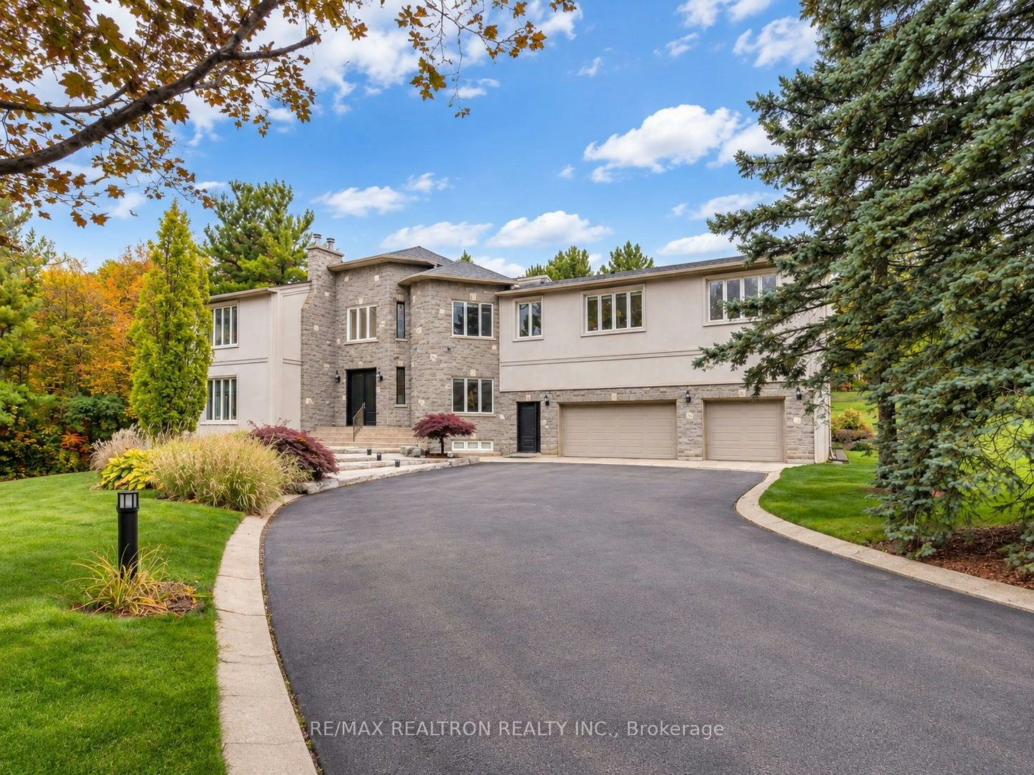 630 Woodland Acres Crescent, Vaughan, ON, L6A 1G2