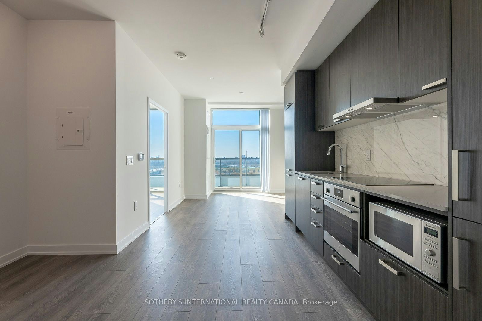 1110-38 Honeycrisp Crescent, Vaughan, ON, L4K 0M8 - 7