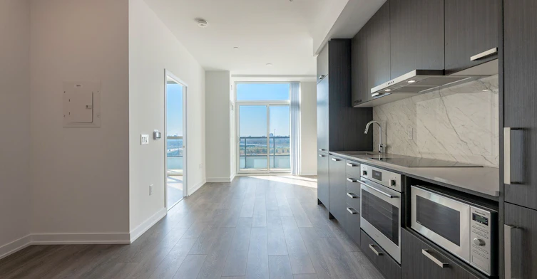 1110-38 Honeycrisp Crescent, Vaughan, ON, L4K 0M8 - 7