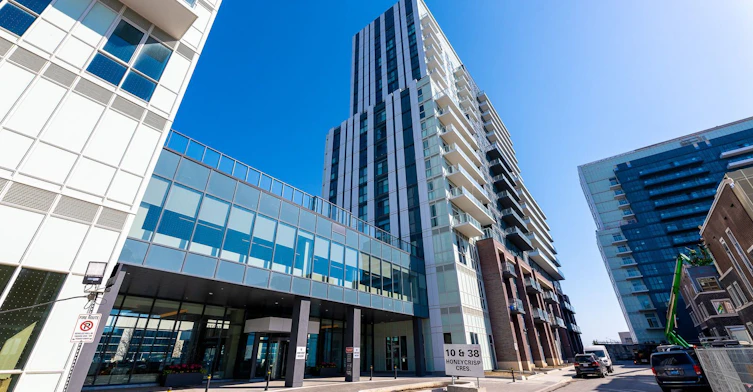 1110-38 Honeycrisp Crescent, Vaughan, ON, L4K 0M8