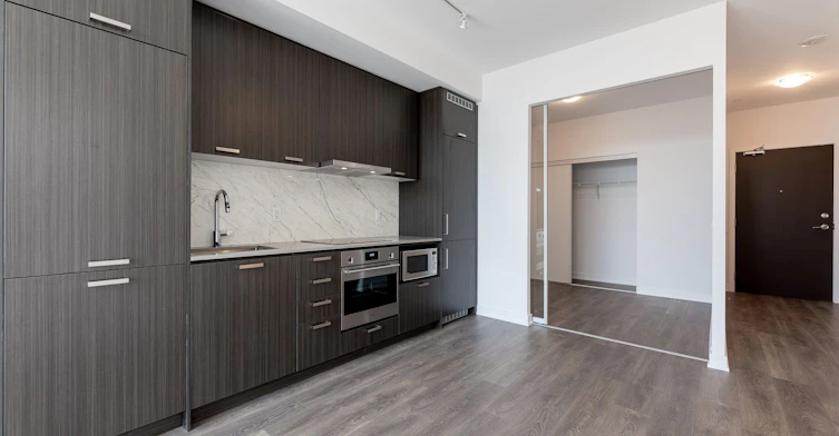 1110-38 Honeycrisp Crescent, Vaughan, ON, L4K 0M8 - 13
