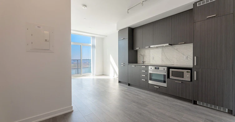 1110-38 Honeycrisp Crescent, Vaughan, ON, L4K 0M8 - 6
