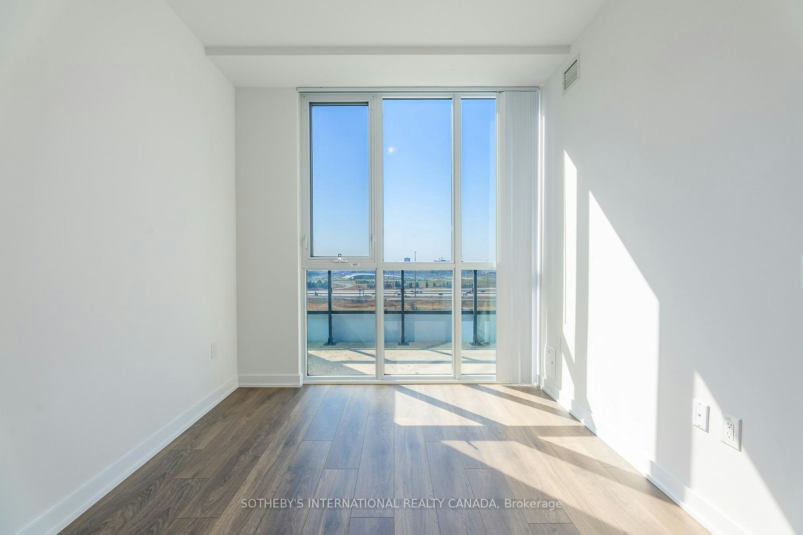 1110-38 Honeycrisp Crescent, Vaughan, ON, L4K 0M8 - 21