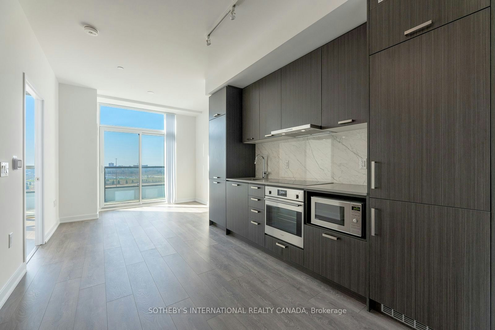 1110-38 Honeycrisp Crescent, Vaughan, ON, L4K 0M8 - 8