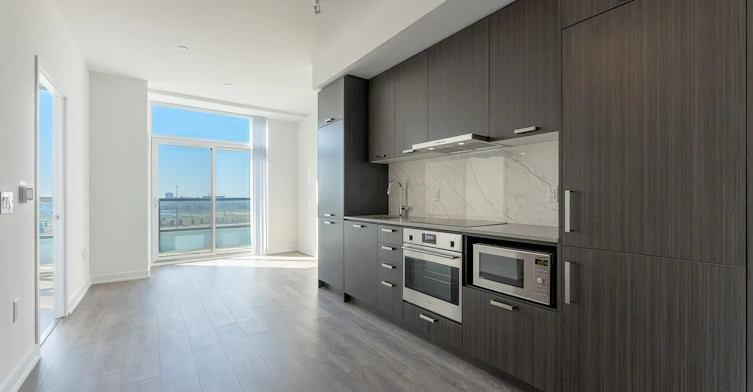 1110-38 Honeycrisp Crescent, Vaughan, ON, L4K 0M8 - 8