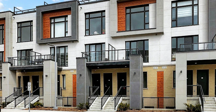 506-9 Steckley House Lane, Richmond Hill, ON, L4S 0N1